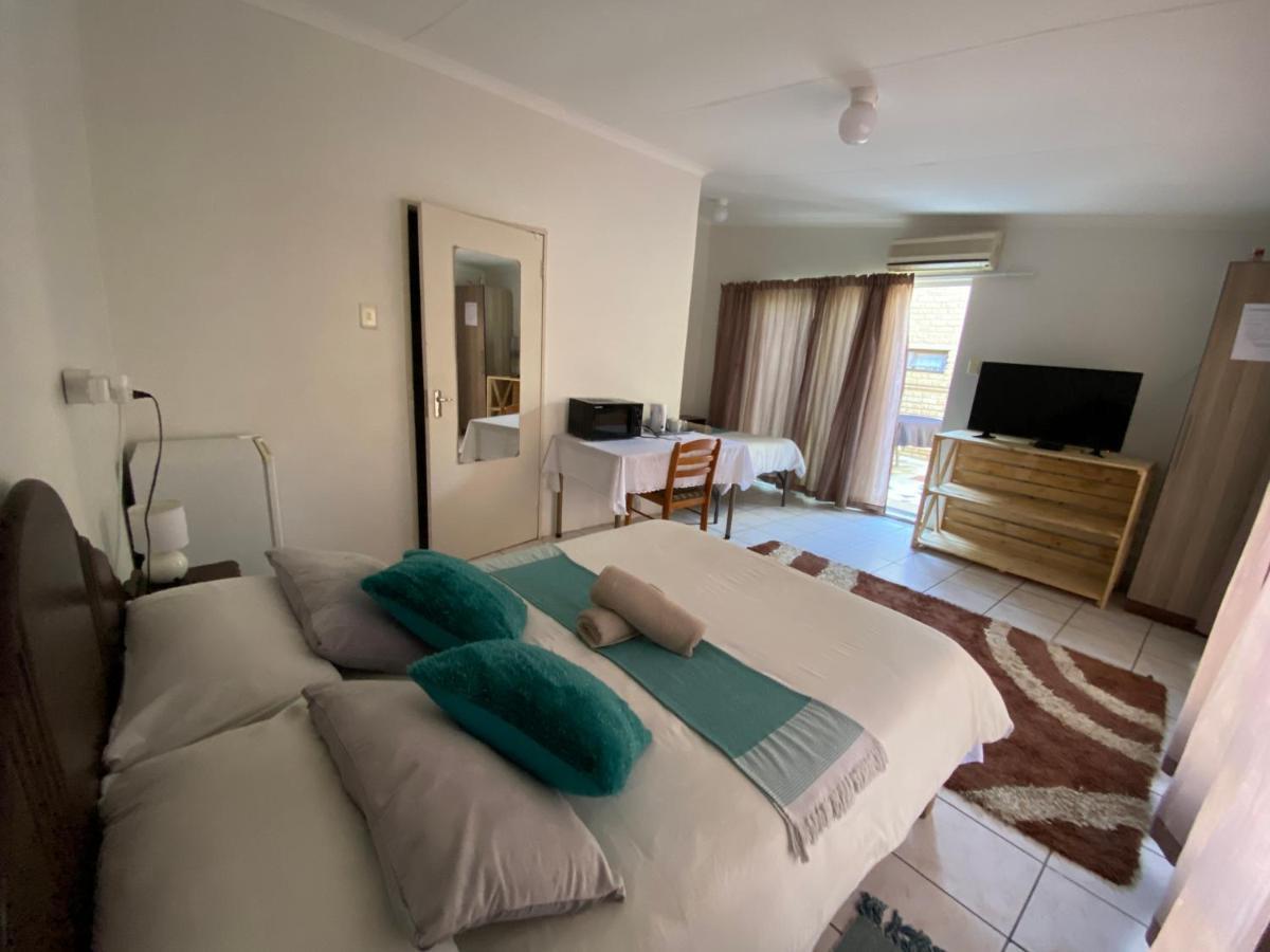 El-Kole Bed And Breakfast Цумеб Екстер'єр фото